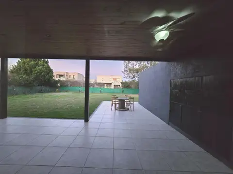 Casa de 3 dormitorios en alquiler temporal o permanente en barrio cerrado - Funes
