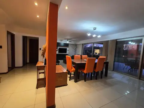 Casa en Alquiler en Funes, USD 2.500