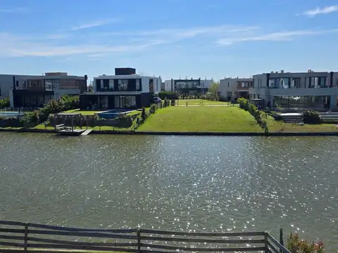 Casa en venta en Barrio Carpinchos Nordelta, Tigre.