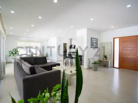 Casa 4 ambientes con 3 baños