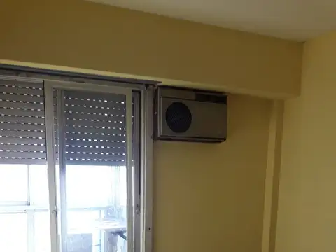 DEPARTAMENTO 2 AMBIENTES CON BALCON, 10º PISO, EXCELENTE UBICACION.