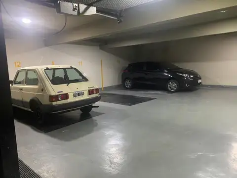 Venta cochera cubierta subsuelo Villa Pueyrredon