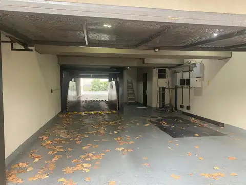 Venta cochera cubierta subsuelo Villa Pueyrredon