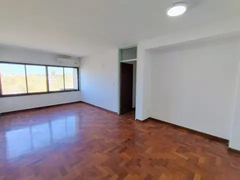 Openhouse alquila amplio y luminoso departamento en lisandro de la tore