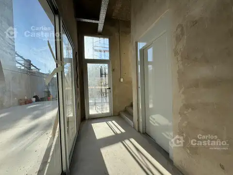 Oficina 2 ambientes con 4 baños