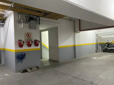 Venta cochera fija y cubierta en Villa del Parque