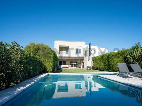 Casa en venta en City Bell, Barrio El Quimilar