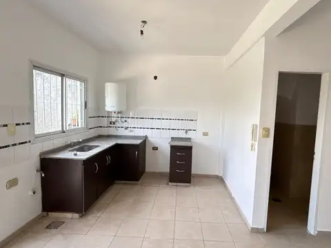 VENTA CASA DUPLEX 3 AMBIENTES, MERLO CENTRO