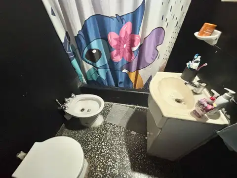 Casa 3 ambientes con 1 baño