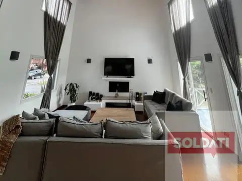 Casa 5 ambientes con 5 baños