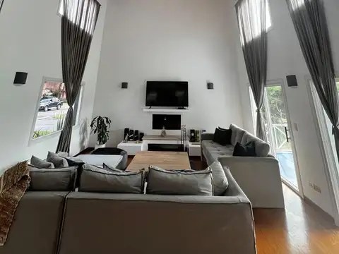 Casa 5 ambientes con 5 baños