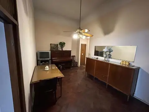 3 Ambientes c/ dep en PB con Patio y 2 Baños – 77 m²