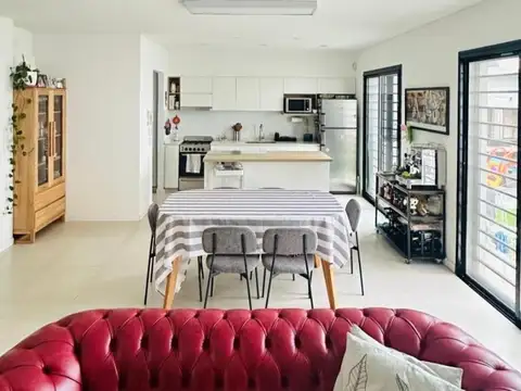 Casa 3 ambientes reciclada a nuevo Excelente ubicacion