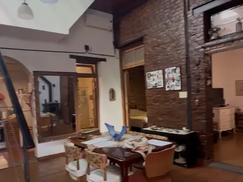 ENCANTADOR PH 3 AMBIENTES AL FONDO, PLANTA BAJA, SILENCIOSO, CON GRAN TERRAZA PROPIA