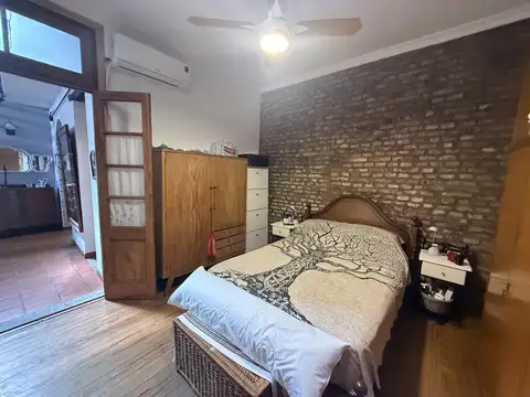 ENCANTADOR PH 3 AMBIENTES AL FONDO, PLANTA BAJA, SILENCIOSO, CON GRAN TERRAZA PROPIA