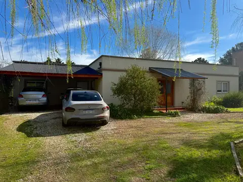 Casa de 4 ambientes en venta en barrio cerrado lomas de san francisco open door  lujan con piscina