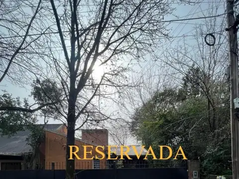 Casa 3 ambientes con entrada auto y parque