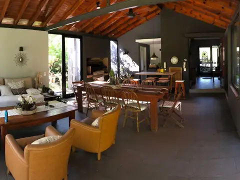 Casa en Alquiler Temporal con 2 cocheras