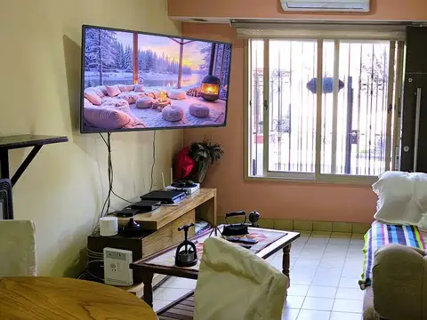 VENTA CASA 5 AMBIENTES CON COCHERAS  CIUDAD EVITA