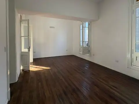 Casa 11 ambientes con 4 baños