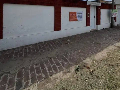 Casa en venta en 25 De Mayo, amplia y luminosa.