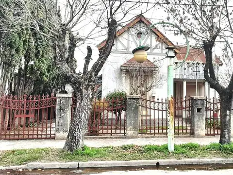 Casa en venta de 4 dormitorios c/ cochera en Pérez