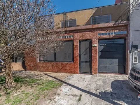 Venta casa Villa Martelli con quincho y jardin