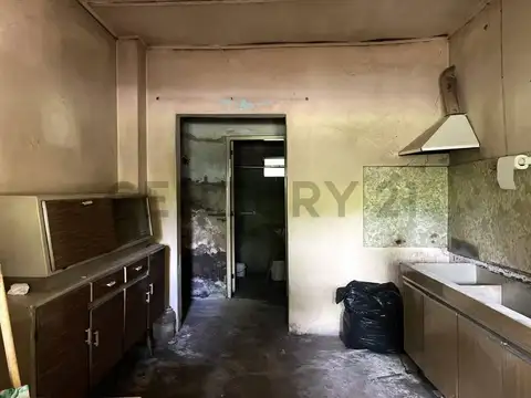 507 esquina 30. Casa a reciclar en Joaquin Gorina, La Plata.