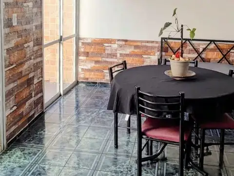 VENTA: AMPLIO Y CÓMODO DÚPLEX EN LUZURIAGA, MAIPÚ.
