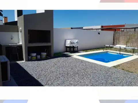 Casa 3 ambientes en VENTA en Colonia con piscina