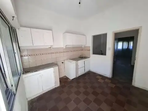 VENTA CASA CON LOCAL TERRAZA Y PATIO BANFIELD