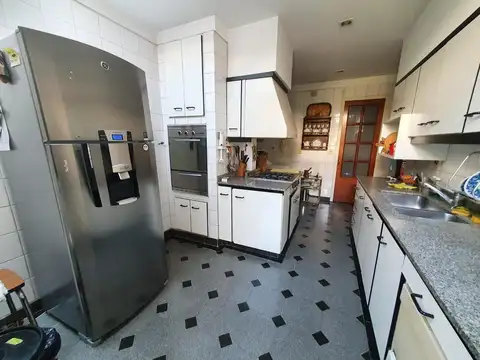 Casa 6 ambientes con 3 baños