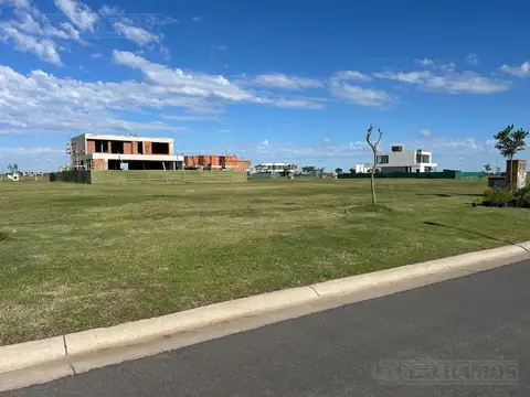 Terreno en Puertos del Lago - BARRIO AMARRAS