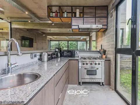 Casa en Venta en Pinamar de Hormigon Visto