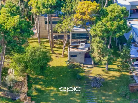 Casa en Venta en Pinamar de Hormigon Visto