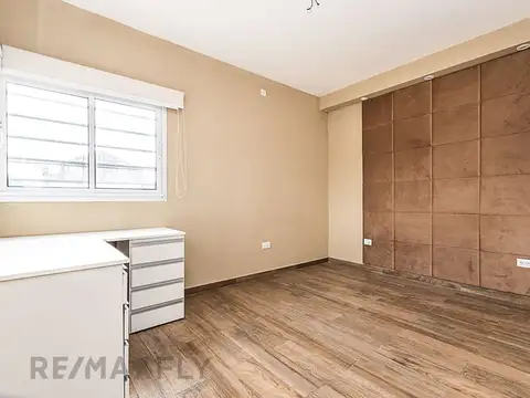 Casa 6 ambientes con 2 baños