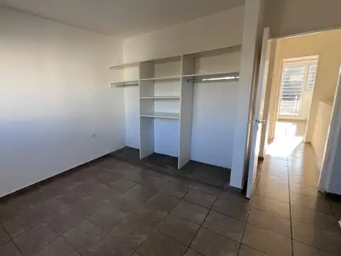Depto Tipo Casa en Alquiler con 1 cocheras