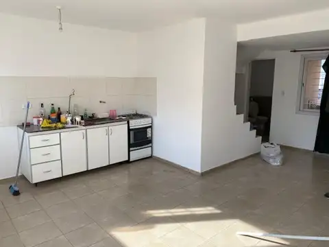 Depto Tipo Casa en Alquiler de 4 ambientes