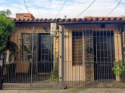  2 PH.  Tipo duplex. Entrada independiente. Al frente. 