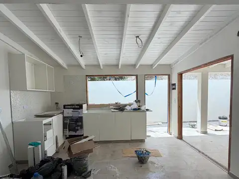 Alquiler depto tipo casa con patio, parrilla y galeria. Sin expensas