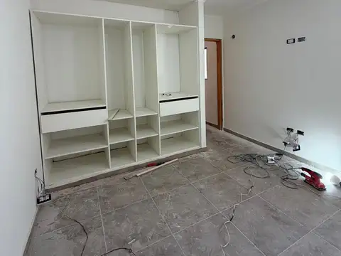 Alquiler depto tipo casa con patio, parrilla y galeria. Sin expensas