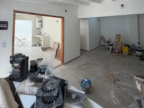 Depto Tipo Casa en Alquiler en Lanus Este, $ 750.000