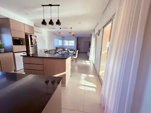 Casa 4 ambientes con 3 baños