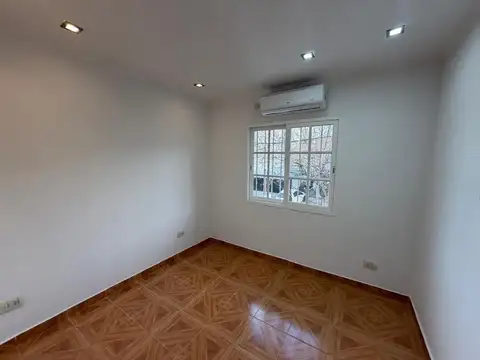 Depto Tipo Casa en Alquiler en Ramos Mejía Sur, $ 900.000