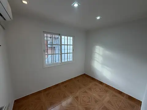 Depto Tipo Casa en Alquiler con 1 cocheras