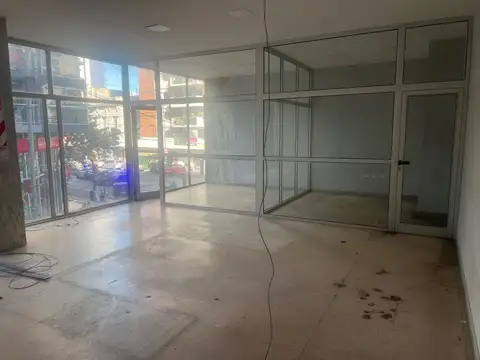 1300 m2 DE OFICINAS