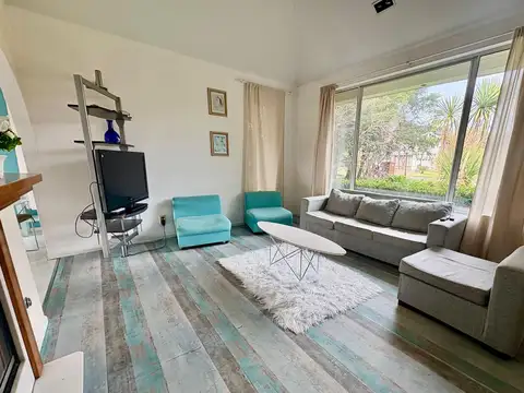 Casa 5 ambientes con 4 baños
