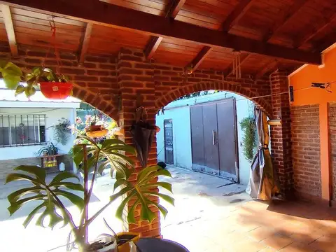 VENTA CASA 3 AMB + DPTO MULTIFAMILIAR EN MERLO