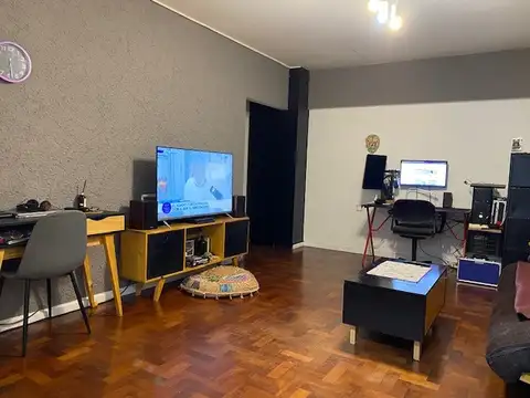 Guayaquil 100, Piso 1º