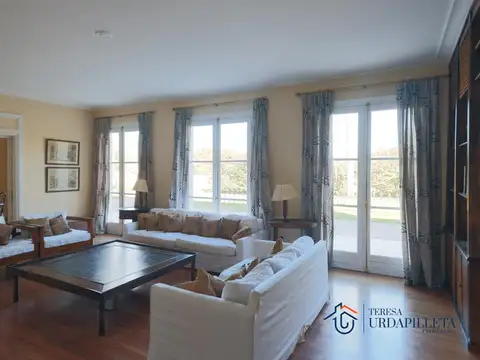 Casa en Venta y en Alquiler Anual con muebles
